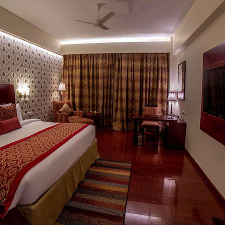 Ramada By Wyndham Jaipur Jaisinghpura Hotel Buitenkant foto