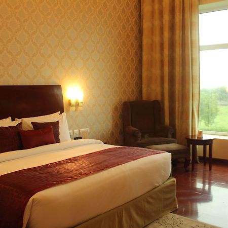 Ramada By Wyndham Jaipur Jaisinghpura Hotel Buitenkant foto