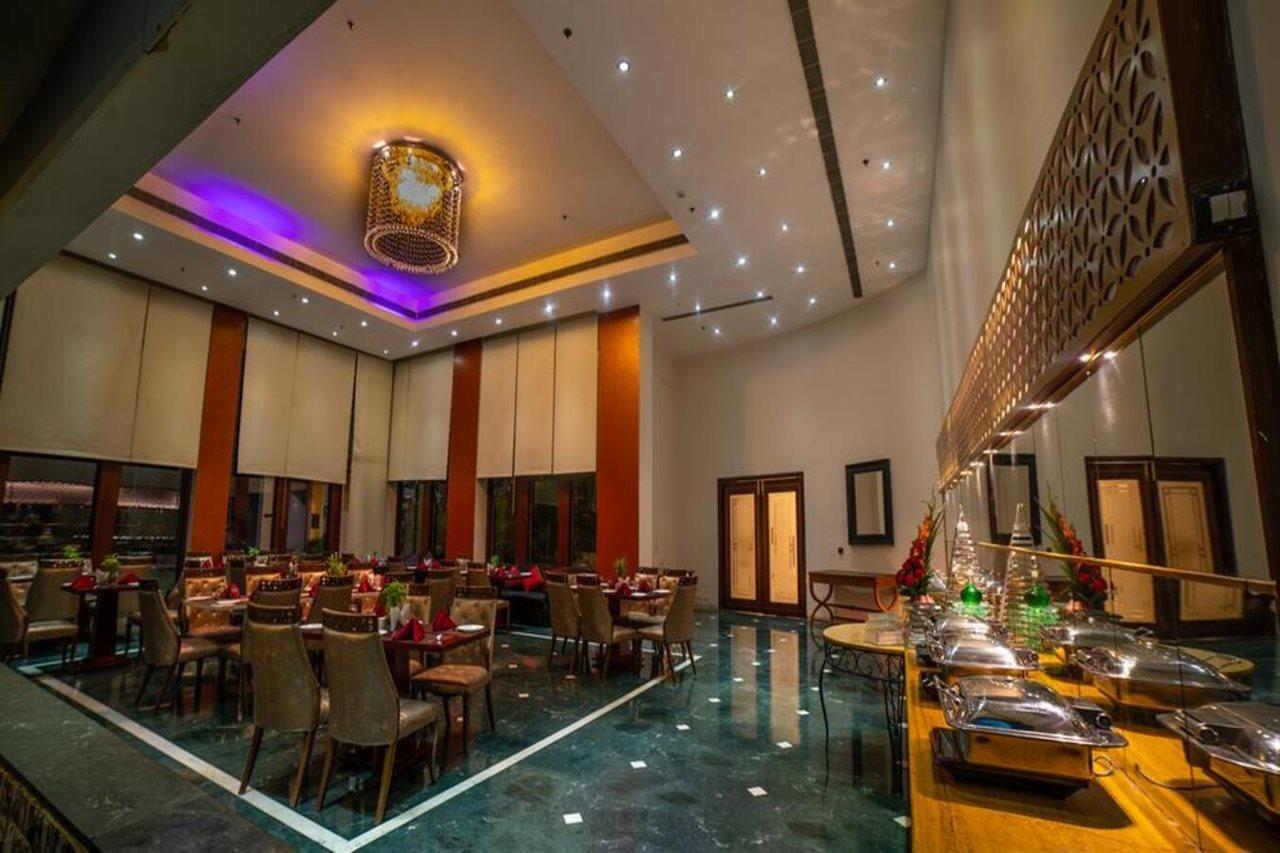 Ramada By Wyndham Jaipur Jaisinghpura Hotel Buitenkant foto