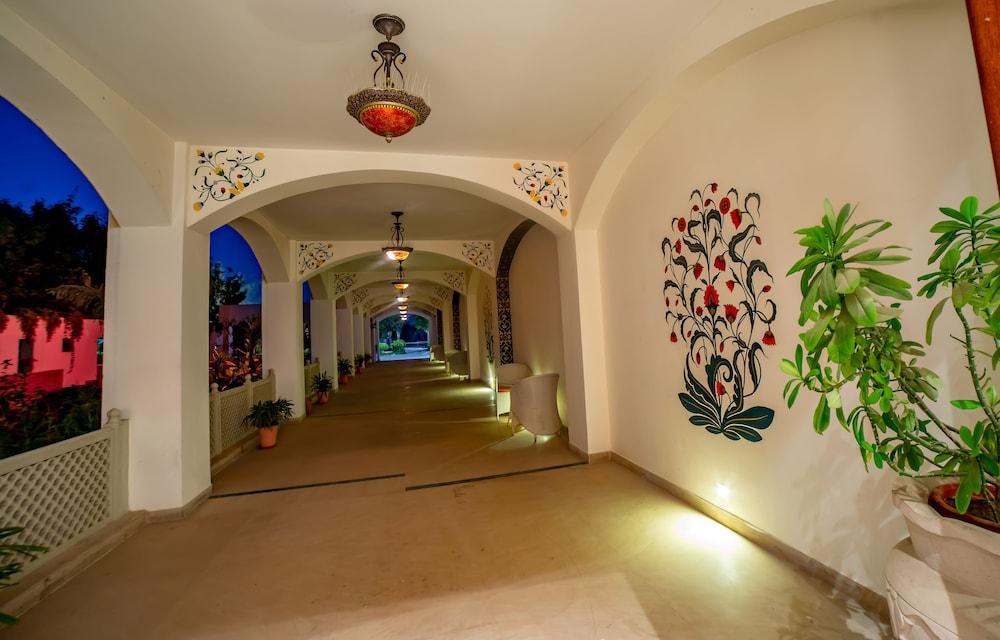 Ramada By Wyndham Jaipur Jaisinghpura Hotel Buitenkant foto