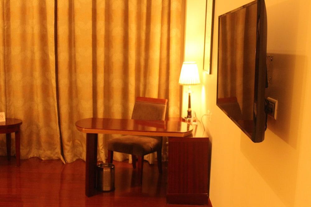 Ramada By Wyndham Jaipur Jaisinghpura Hotel Buitenkant foto