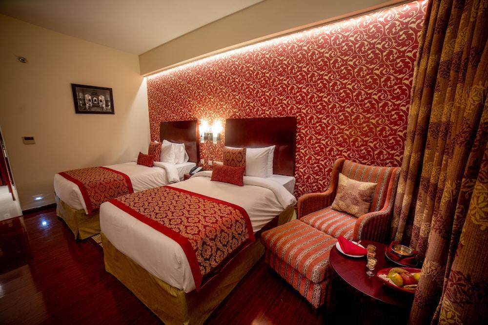Ramada By Wyndham Jaipur Jaisinghpura Hotel Buitenkant foto