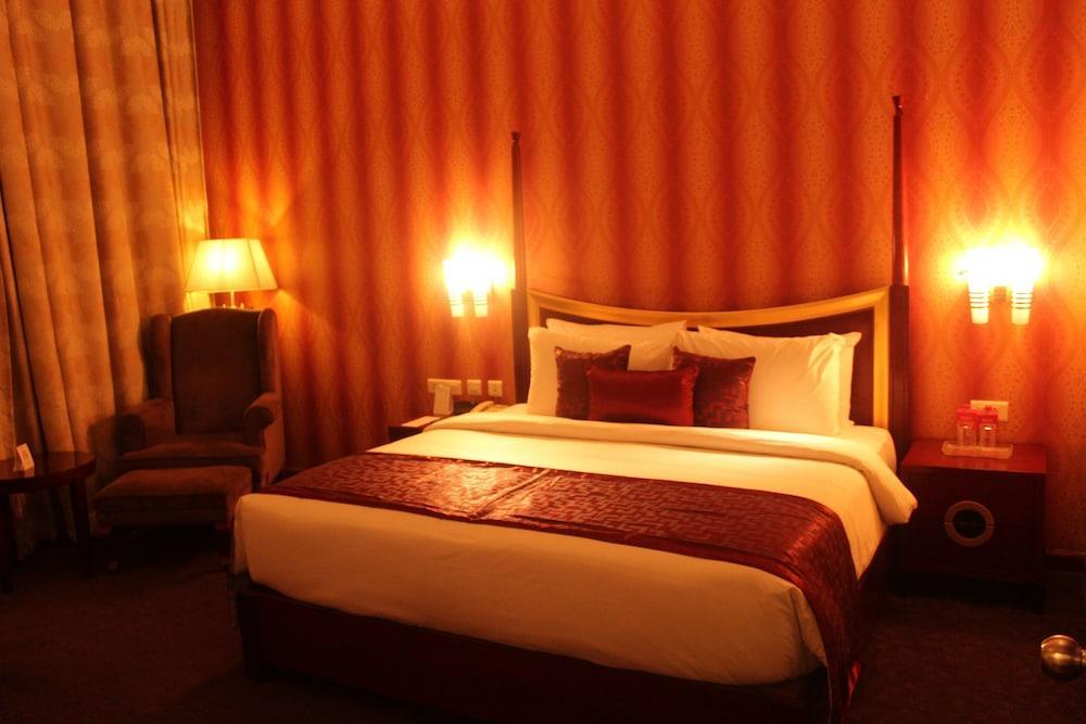 Ramada By Wyndham Jaipur Jaisinghpura Hotel Buitenkant foto