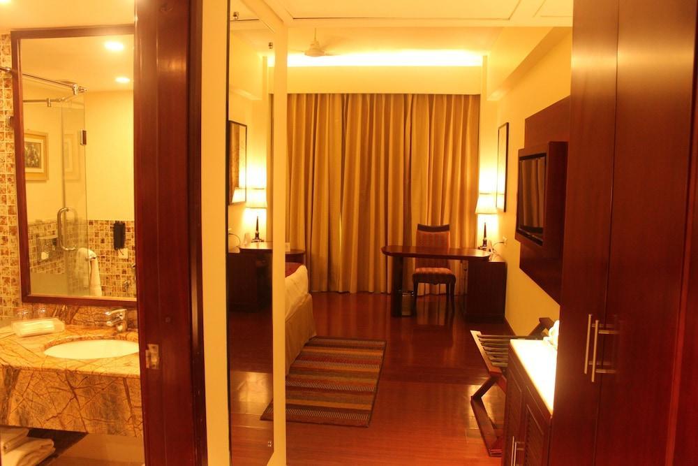 Ramada By Wyndham Jaipur Jaisinghpura Hotel Buitenkant foto