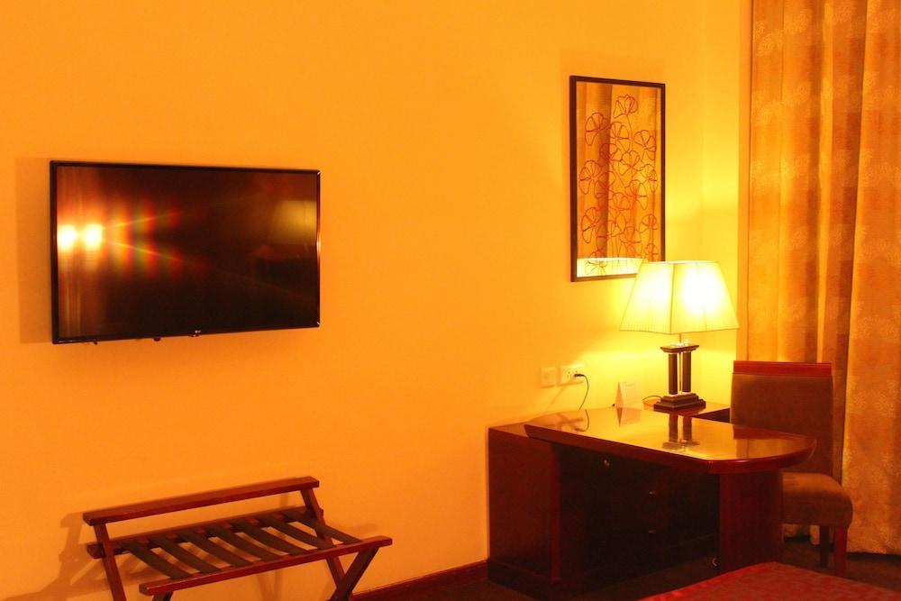 Ramada By Wyndham Jaipur Jaisinghpura Hotel Buitenkant foto