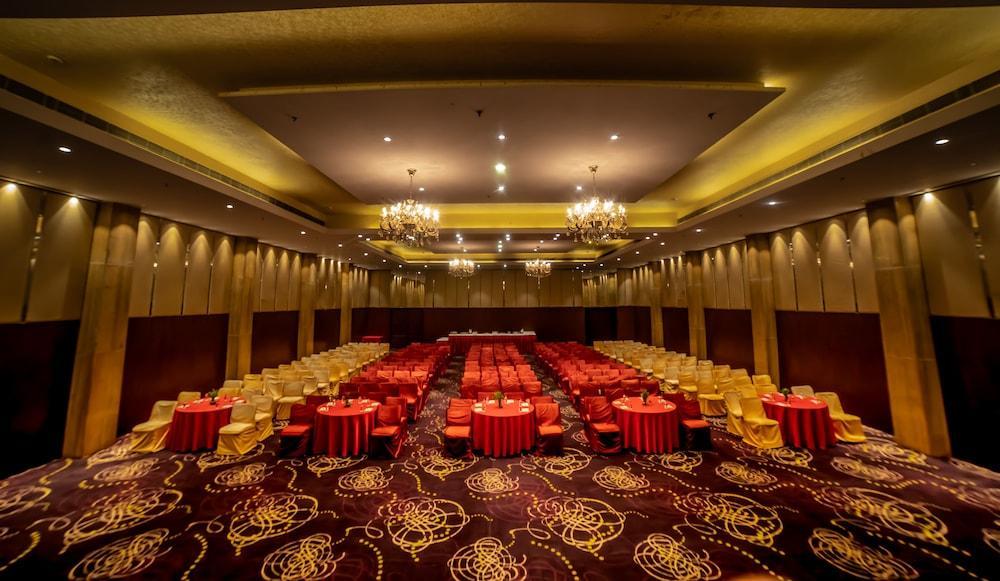 Ramada By Wyndham Jaipur Jaisinghpura Hotel Buitenkant foto