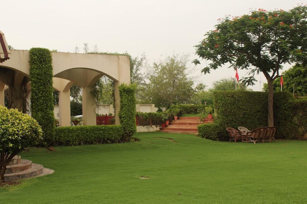 Ramada By Wyndham Jaipur Jaisinghpura Hotel Buitenkant foto