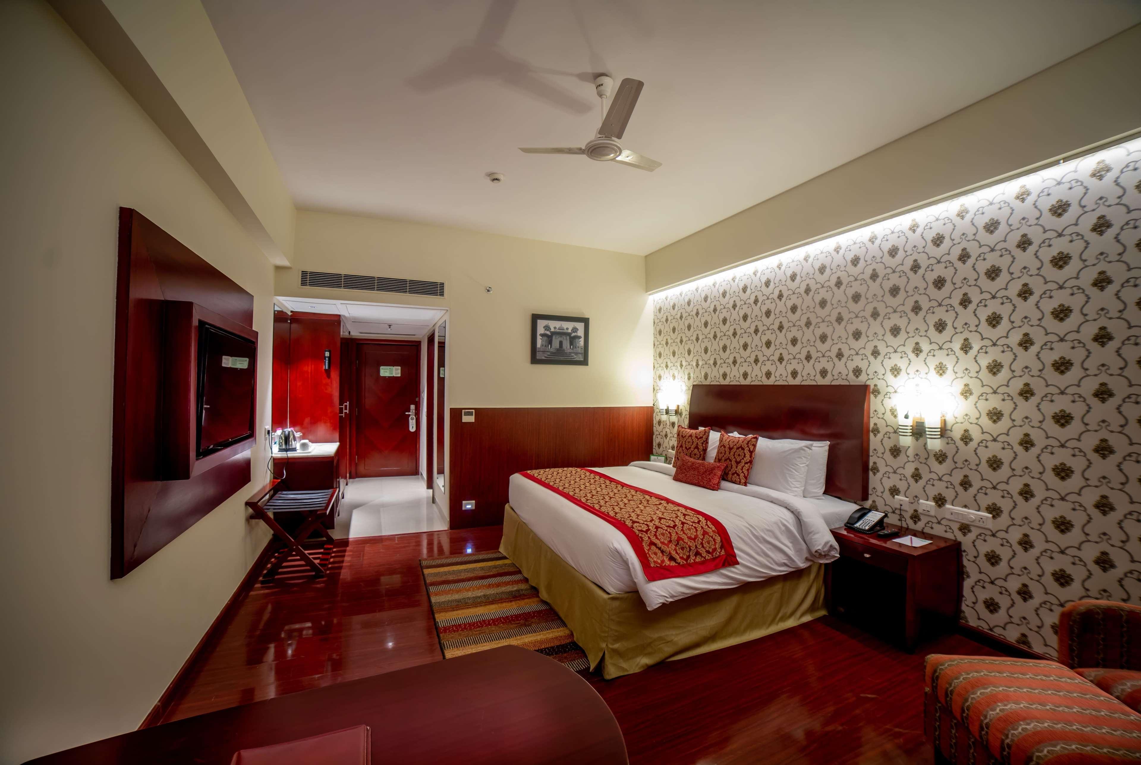 Ramada By Wyndham Jaipur Jaisinghpura Hotel Buitenkant foto