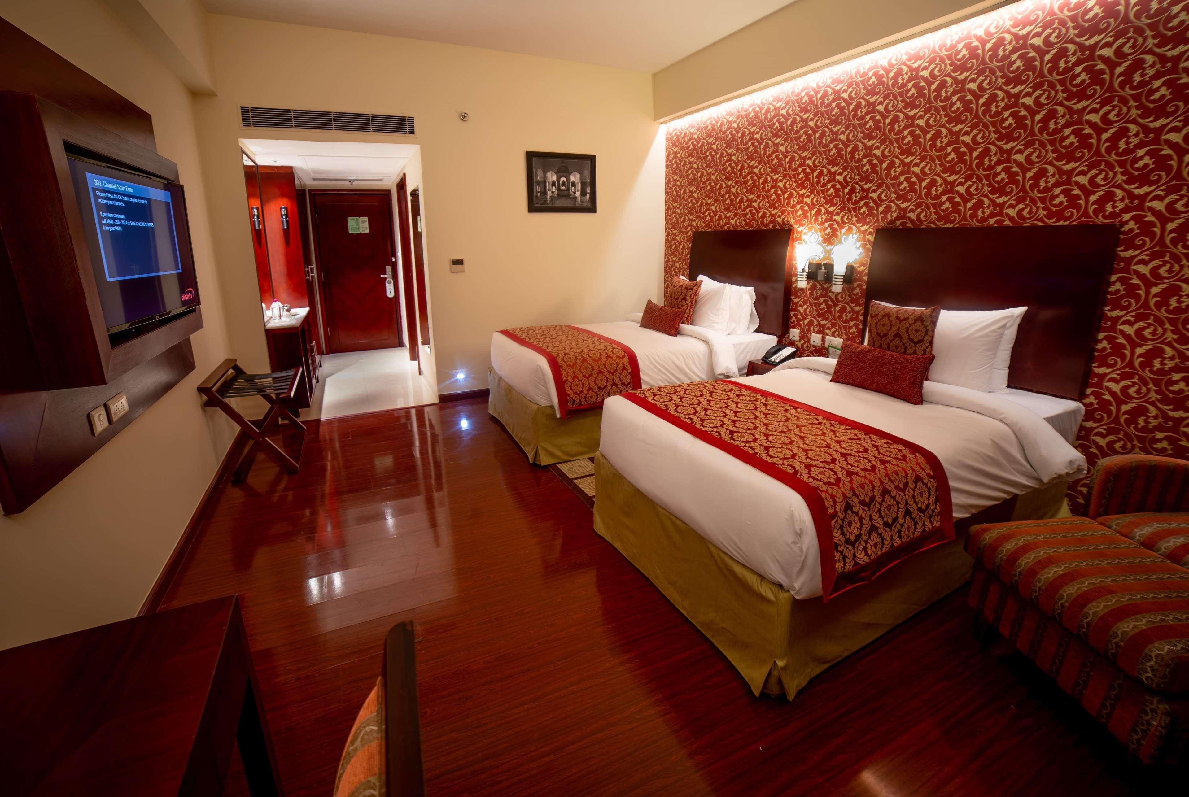 Ramada By Wyndham Jaipur Jaisinghpura Hotel Buitenkant foto