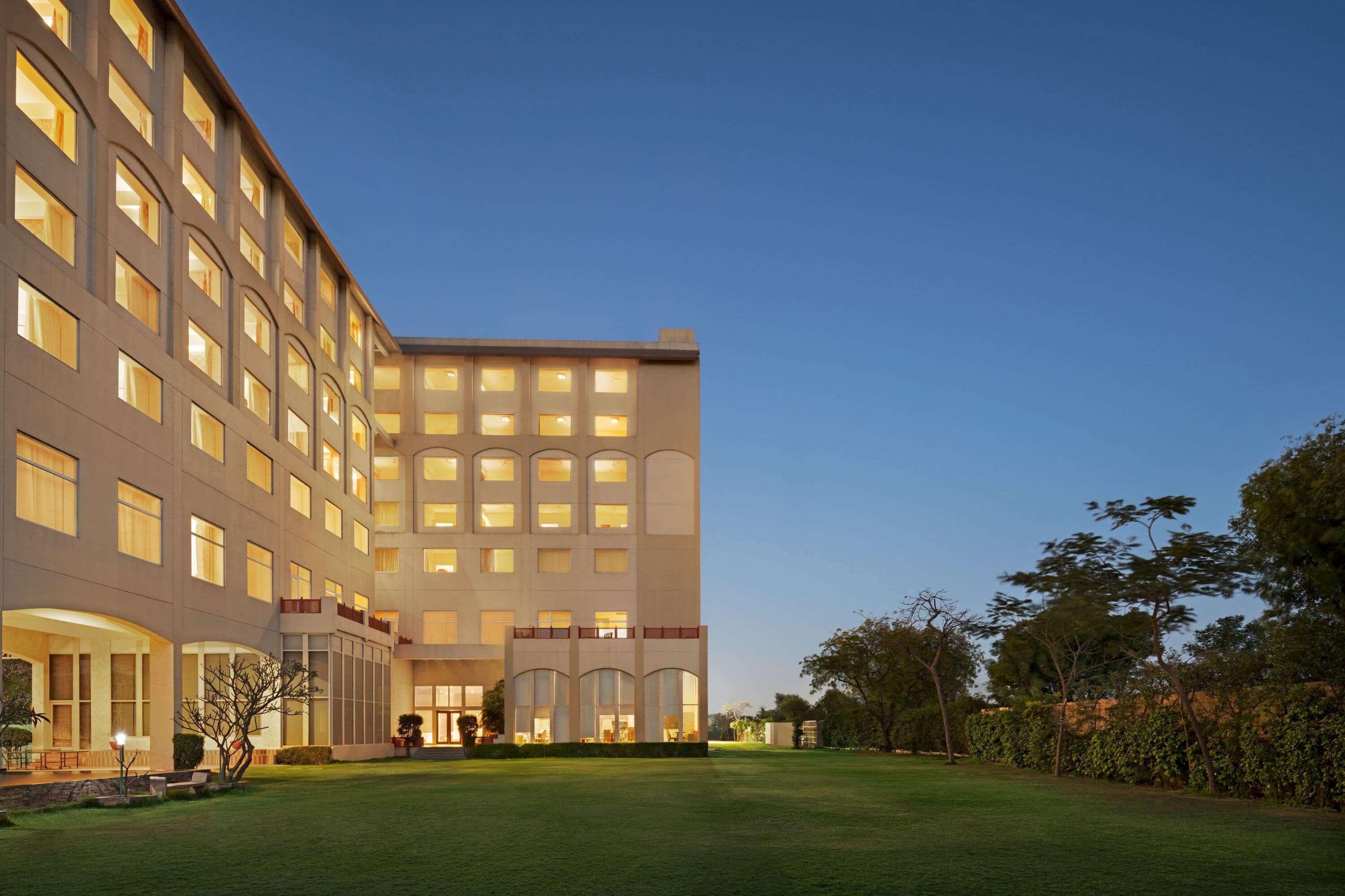 Ramada By Wyndham Jaipur Jaisinghpura Hotel Buitenkant foto