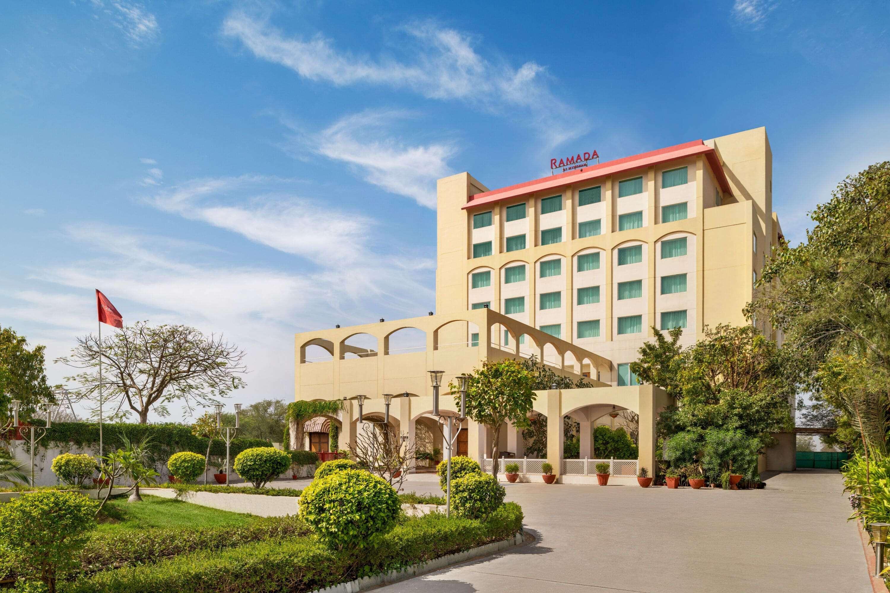 Ramada By Wyndham Jaipur Jaisinghpura Hotel Buitenkant foto
