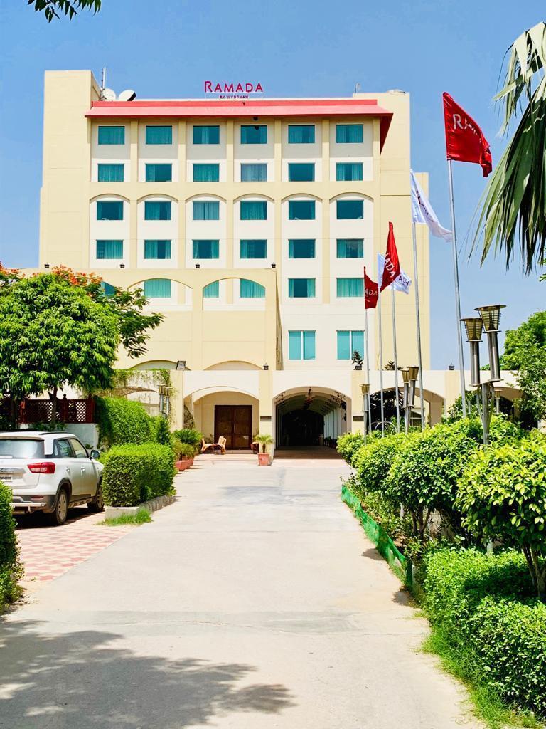 Ramada By Wyndham Jaipur Jaisinghpura Hotel Buitenkant foto