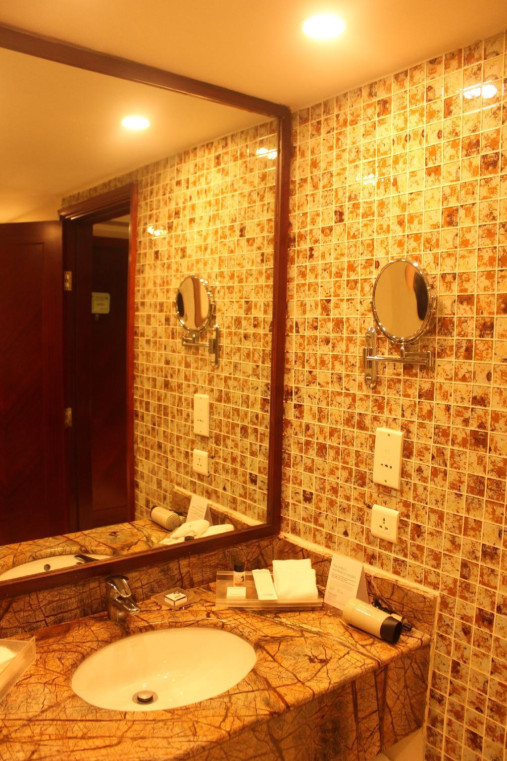 Ramada By Wyndham Jaipur Jaisinghpura Hotel Buitenkant foto